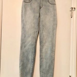 Tribal Flat Front Pull- on Skinny Jean Bleach Wash